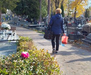 Przygotowania do Wszystkich Świętych Zamość