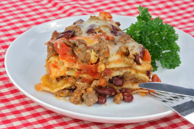 Prosty sposób na obiad dla całej rodziny. Zapiekanka taco to eksplozja smaków