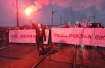 Marsz Niepodległości przechodzi przez most Poniatowskiego