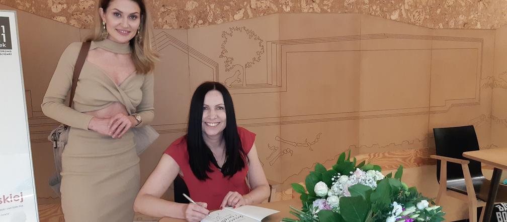 Tłumy czytelników na spotkaniu autorskim Katarzyny Łuczyńskiej! „Grzeszna i święta” ma szansę stać się bestsellerem!