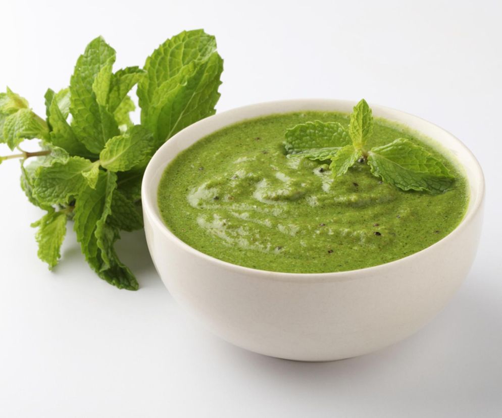 Miętę blenduje z tymi składnikami. Ten sos smakuje obłędnie