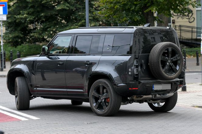 Agnieszka Woźniak-Starak zamieniła eko elektryczna Teslę na potężnego Defendera za 400 tyś.