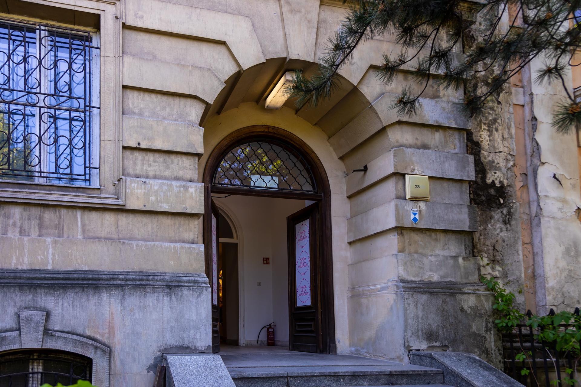 NADA Villa czyli Willa Gawrońskich w Warszawie - zdjęcia wnętrz zabytkowego pałacu i byłej ambasady