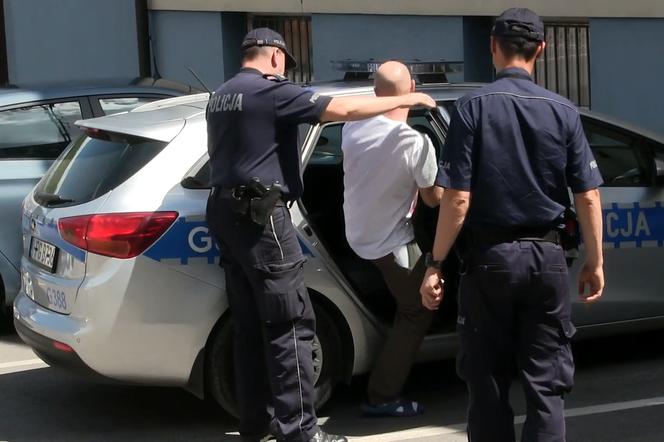 Sucha Beskidzka: 45-letni pedofil trafił w ręce policji. Uwodził dziewczynki i prosił o nagie zdjęcia