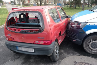 Pościg za Seicento ulicami śląskich miast. Zatrzymał go dopiero krawężnik