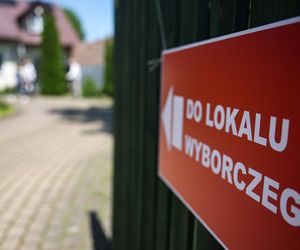 Wybory prezydenckie 2025. Takiego obrotu spraw podczas głosowania nikt się nie spodziewał. Oświadczyny w lokalu wyborczym!