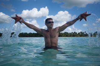 ZABRAŁ DOMINIKĘ NA DOMINIKANĘ.