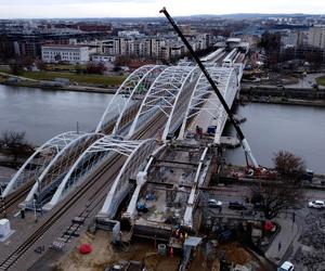 Metamorfoza Krakowa: gigantyczne mosty prawie gotowe. Zamontowano już wszystkie łuki [ZDJĘCIA]