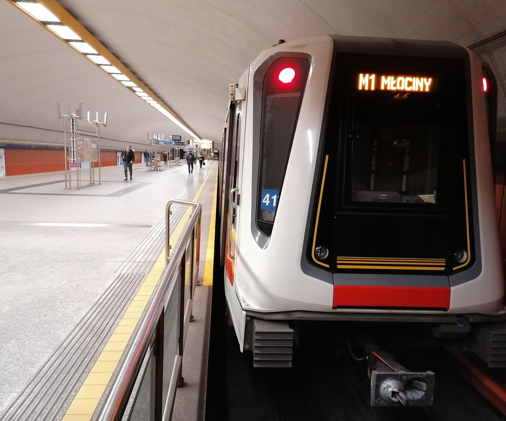 Metro w Warszawie nie kursuje 1.07.2025 r. Jak dojechać do centrum, na Młociny i na Kabaty?
