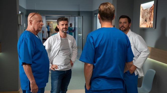 Na dobre i na złe odc. 721. radiolog Paweł (Marcin Sianko), Stefan Tretter (Piotr Garlicki), Borys (Marcin Zacharzewski), Michał (Mateusz Janicki)