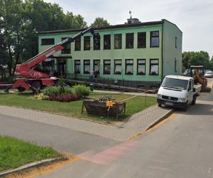 Biała Podlaska: mężczyzna z sierpem w dłoni wszedł do urzędu. Interweniowało pogotowie