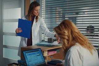 M jak miłość odc. 1719. Ewa Kalinowska (Anna Kerth), Krystyna Banach (Dorota Chotecka-Pazura)