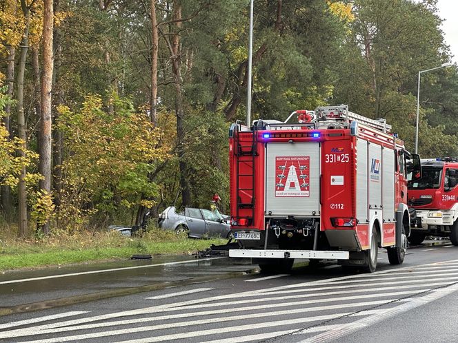 Piotrków Trybunalski. Śmiertelny wypadek kierującej saabem. Zginęła na oczach dzieci [ZDJĘCIA].