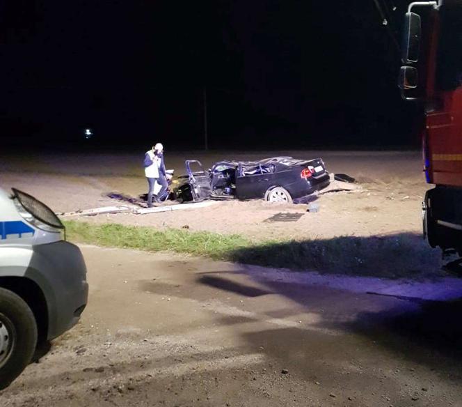 Tragedia na drodze w Annowie. Nie żyje młody pasażer. Kierowca trafił do szpitala