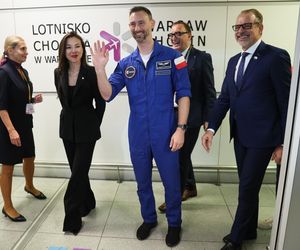 Sławosz Uznański-Wiśniewski na lotnisku Chopina 