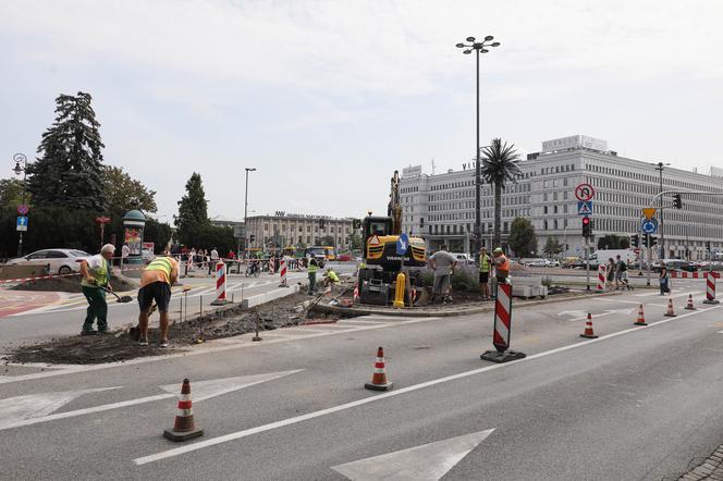 Ruszyły prace na pl. Trzech Krzyży i w jego okolicach