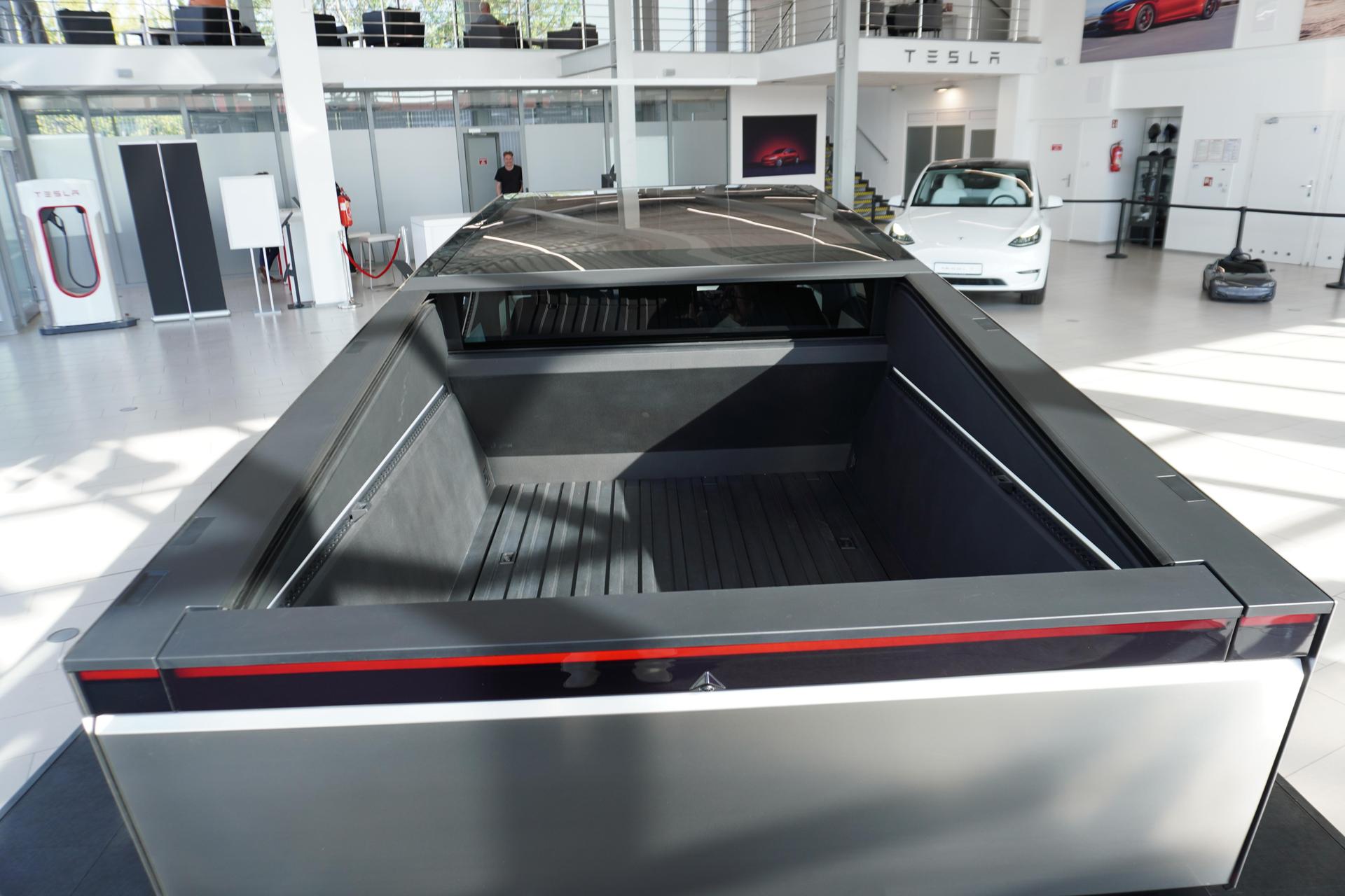Tesla Cybertruck 