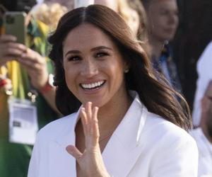 Meghan Markle zostawiła dzieci, by pilnować męża? Harry przyłapany z piękną modelką