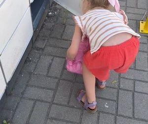 Klaudia Halejcio ma dom za 9 milionów, a sprzedaje stare ciuchy w sieci. Tak brakuje jej kasy?