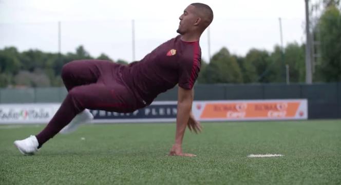 Wojciech Szczęsny i koledzy z AS Roma trenują... breakdance!