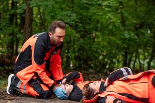 Na sygnale odc. 657. Martyna (Monika Mazur), Basia (Anna Wysocka), Piotr (Dariusz Wieteska)