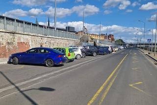 Parkowanie przy Kolumba w Szczecinie