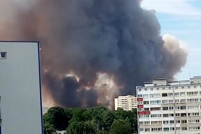 Potężny pożar w Lubinie. Kłęby dymu unoszą się nad miastem! [ZDJĘCIA]
