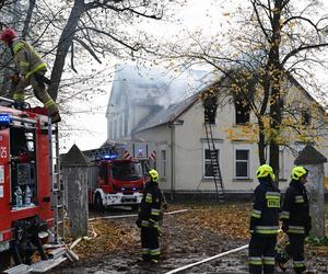 Pożar zabytkowego pałacyku na Pomorzu. Ewakuowano 20 osób, nie żyje jedna osoba