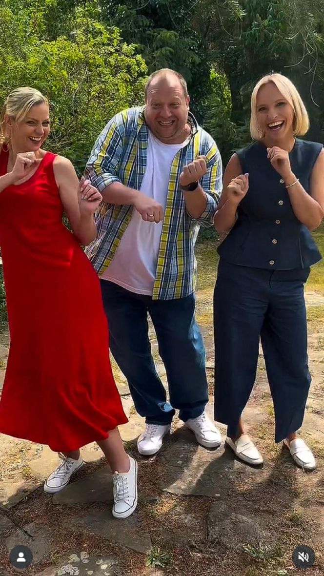 M jak miłość nowy sezon. Dorota (Iwona Rejzner), Jagoda (Katarzyna Kołeczek), Tadeusz (Bartłomiej Nowosielski) na planie