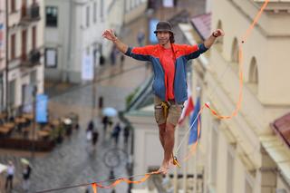 Zobacz podniebne spacery slacklinerów [ZDJĘCIA, WIDEO]