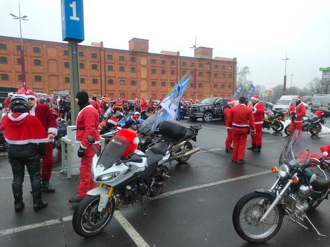 Mikołaje na motocyklach w Manufakturze. Finał corocznej akcji charytatywnej [ZDJĘCIA]