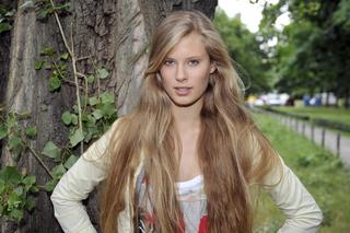 Julia Pietrucha zasłynęła podwójną rolą w serialu Na Wspólnej. Po dziesięciu latach wraca na plan filmowy. Tak zmieniała się aktorka