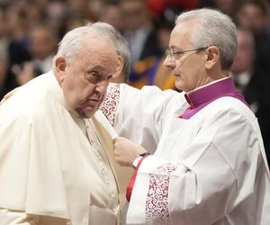 Tajemnicze obrażenia na twarzy papieża Franciszka! Duże siniaki