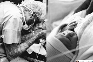 Chris Brown był przy narodzinach synka! Pokazał bardzo intymne zdjęcia z porodu!