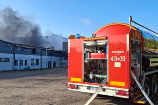 Potężny pożar hali produkcyjnej w Małopolsce