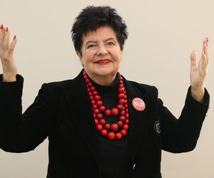  Joanna Senyszyn w czerwonych koralach  