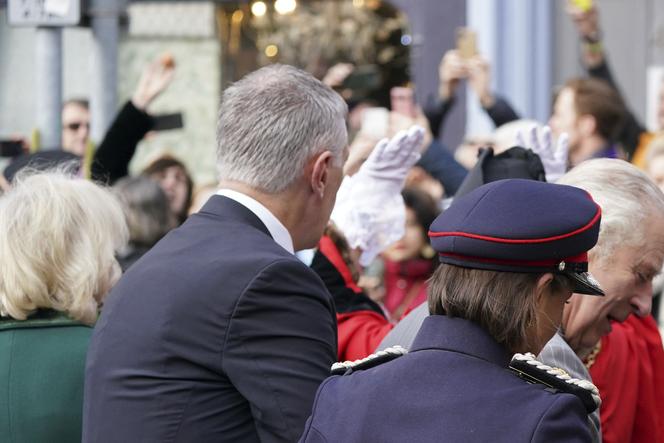 Król Karol III znów obrzucony jajkami! Skandal w rodzinie królewskiej