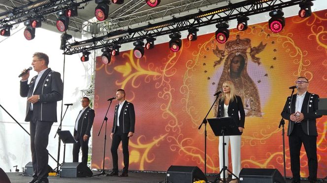 Bayer Full na pielgrzymce