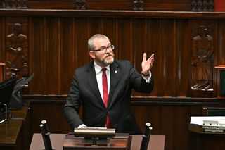 Kierwiński o delegalizacji partii Brauna. Dziś w tle proces za Chanukę i ataki w Polsce