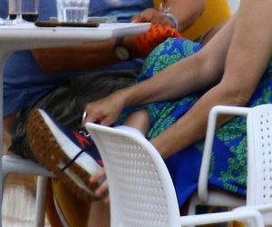 Renata Dancewicz kurzy na plaży