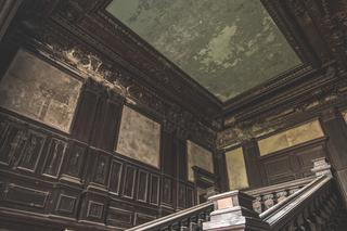 To najpiękniejszy pałac w Polsce, a popada w ruinę. Musisz tam pojechać, zanim zniknie z mapy Polski [ZDJĘCIA]