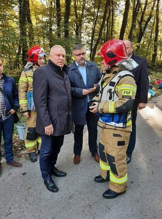 Pod Bochnią ciągnik zderzył się z busem przewożącym niepełnosprawnych. Nie żyje jedna osoba
