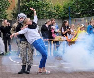 Kontrowersyjny piknik. Inscenizacja wywołała burzę. To nie niewinna inscenizacja