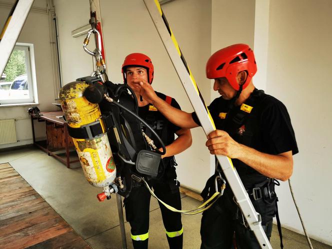 Jak wygląda szkolenie strażaków z ratownictwa wysokościowego? Zobacz zdjęcia ztrażaków z Przeworska [ZDJĘCIA]