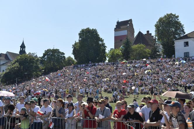 Święto Wojska Polskiego w Warszawie. Tłumy przyszły obejrzeć defiladę