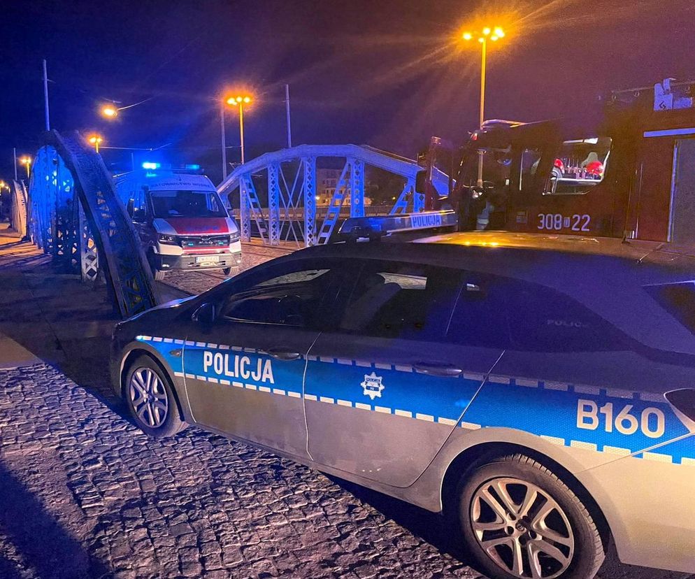 Nocna akcja w centrum Wrocławia. Rozebrana i pijana kobieta postawiła służby na nogi