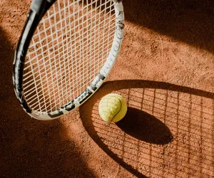 French Open: Zawodniczki zdyskwalifikowane za trafienie dziewczynki do podawania piłek