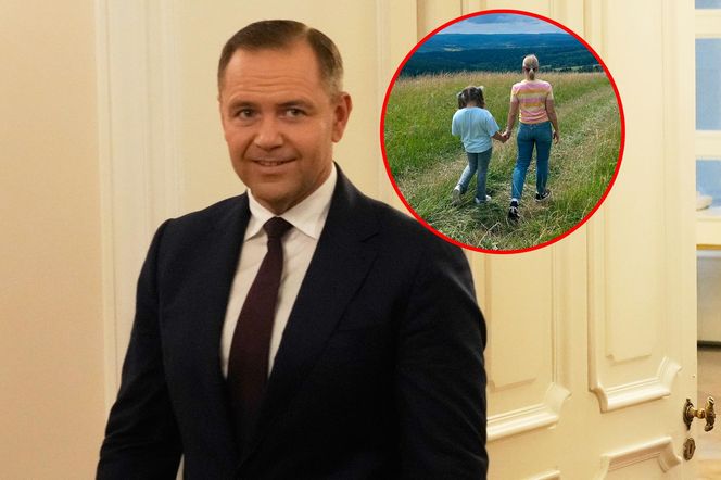 Marta Nawrocka na spacerze z córką i mężem