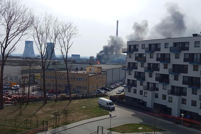 Kraków: pożar niedaleko elektrowni w Łęgu. Trwa akcja straży pożarnej!