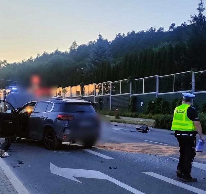 Pijany kierowca tira staranował autobus miejski. 12 osób rannych, a trzy walczą o życie